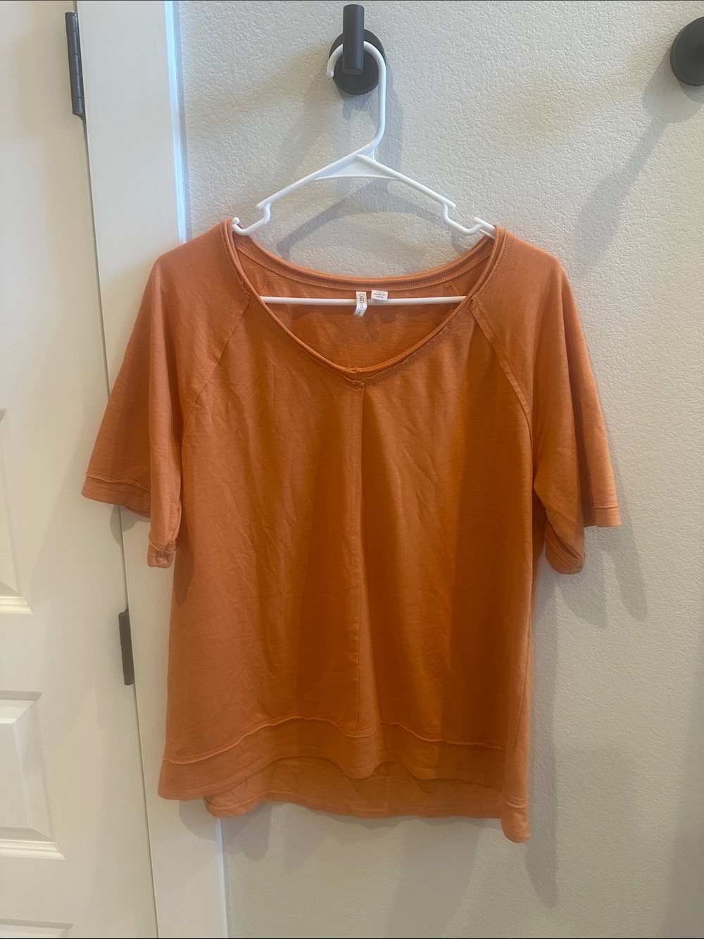 EUC Women’s Cato Brand Rust Short Sleeve V-Neck Tunic Top Shirt Size M Medium